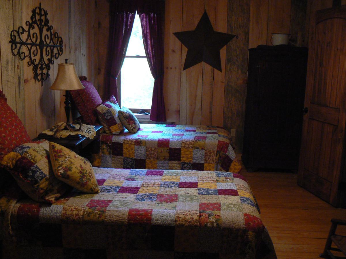 French Broad Outpost Ranch Hotel Del Rio Exterior photo